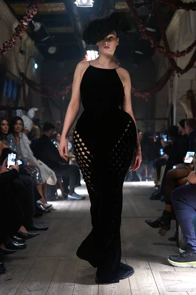 Look 18